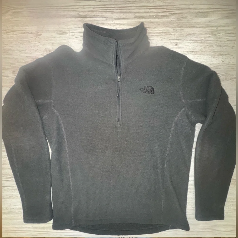 The North Face Charcoal 1/4 zip Pullover Thin Fleece Sweatshirt M